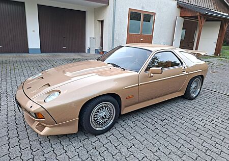 Porsche 928