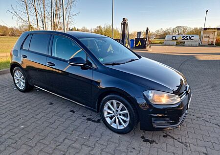 VW Golf Volkswagen 1.2 TSI 63 kW Trendline Trendline