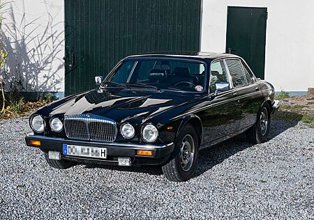 Jaguar XJ12 / Daimler Double Six