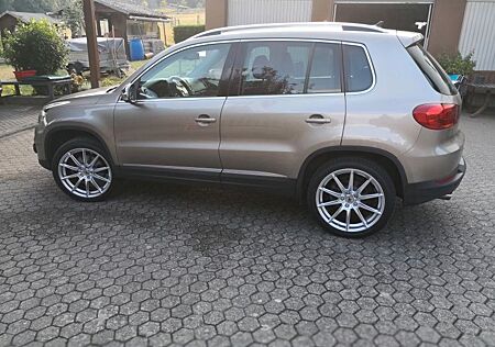 VW Tiguan Volkswagen 2.0 TDI DSG 4MOTION Sport & Style Spo...