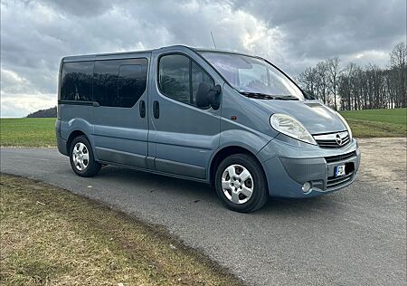 Opel Vivaro 2.0, 9 Sitze, Klima, AHK, top gewartet !