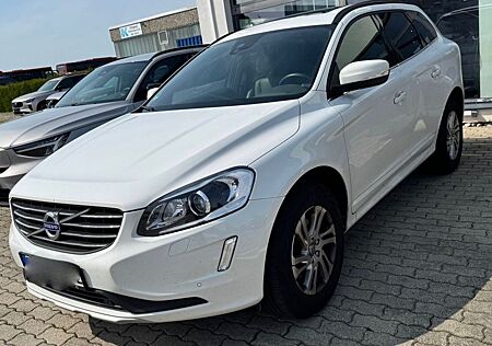 Volvo XC 60 D4*PANO-DACH*VOLLEDER*