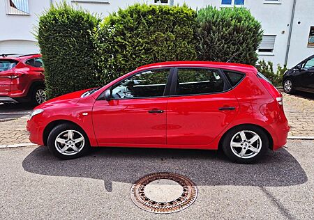 Hyundai i30 1.6 CRDi 66 kW Classic KLIMA AHK TÜV 03.2027