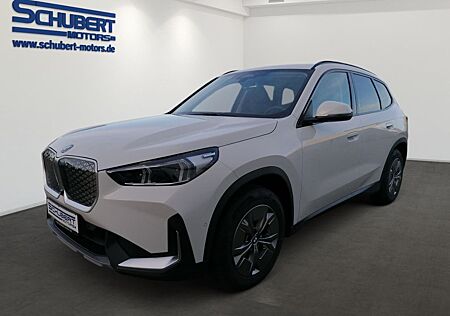BMW iX1 20 eDrive HuD AHK Navi Massagesitze LED ACC
