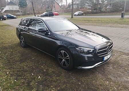 Mercedes-Benz E 220 d T Autom. -AHK, Distr. Multibeam, 360