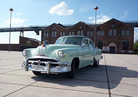 Pontiac CHIEFTAIN DE LUXE LIMOUSINE (4 DOOR SEDAN)