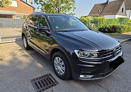 VW Tiguan Volkswagen 2.0 TDI SCR DSG 4MOTION Comfortline C...