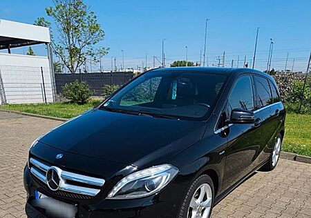 Mercedes-Benz B 200 Edition 1*Pano*Leder*Xenon*Navi*Scheckheft