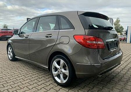 Mercedes-Benz B 180 -