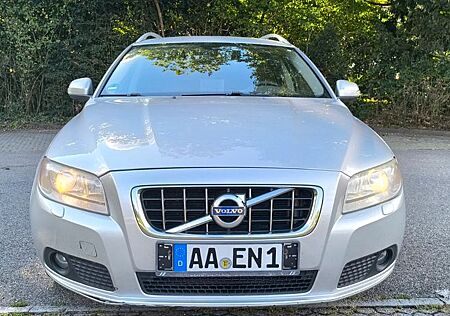 Volvo V70 D5 Summum Navi,Xenon und vieles mehr