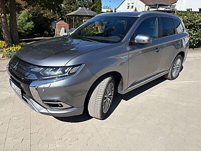 Mitsubishi Outlander 2.4 MIVEC PLUG-IN HYBRID 4WD Plus ...