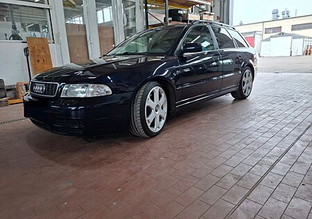 Audi S4 2.7 quattro Avant -