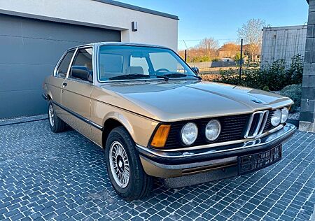 BMW 323i - wenig Kilometer und sehr gepflegt