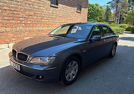 BMW 730d E65 TÜV 02/27 Seitenschaden