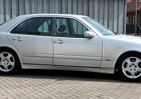Mercedes-Benz E 200 AVANTGARDE Avantgarde - Xenon, ESP, 6-Gang