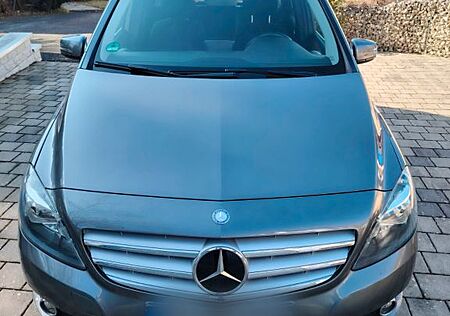 Mercedes-Benz B 180 - grau Metallic, Klimaanlage, Sitzheizung