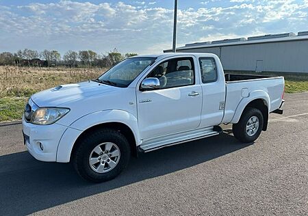 Toyota Hilux 4WD 2.5 Diesel, Klima, Navi, Schalter, SUV