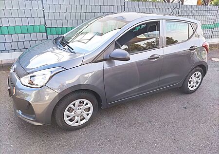 Hyundai i10 1.0 Select erst 18500 km