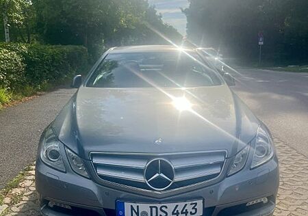 Mercedes-Benz E 350 Coupé CGI BlueEFFICIENCY ELEGANC...