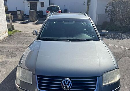 VW Passat Variant Volkswagen 2.8 V6 tipt. 4motion Highline...