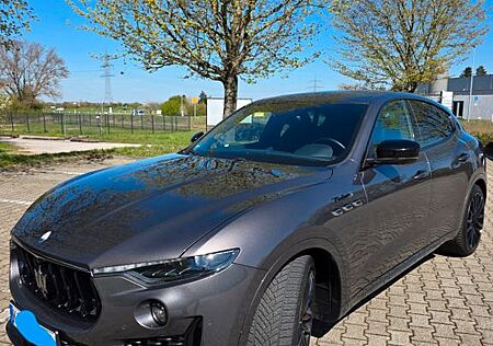 Maserati Levante 3.0 V6 Modena S mit Garantie