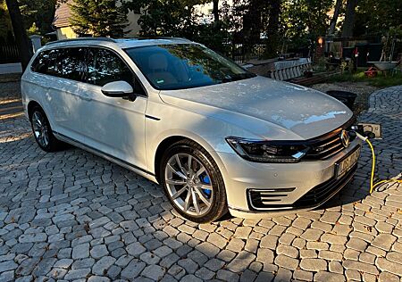 VW Passat Variant gebraucht kaufen VW Passat Variant Volkswagen Passat GTE Variant Leder Pano HUD StH AHK