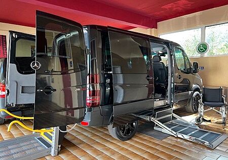 Mercedes-Benz Sprinter Rollstuhlfahrer Heck+Seitenlift Docking