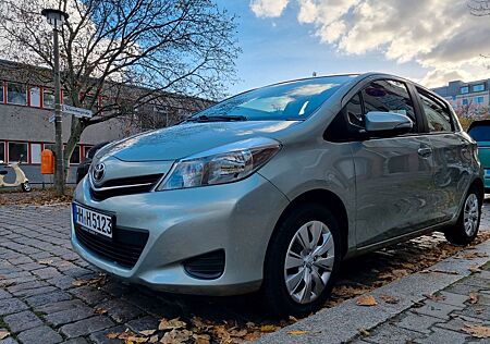 Toyota Yaris Life Grün Metallic 5 Türen Kamera 52TKm