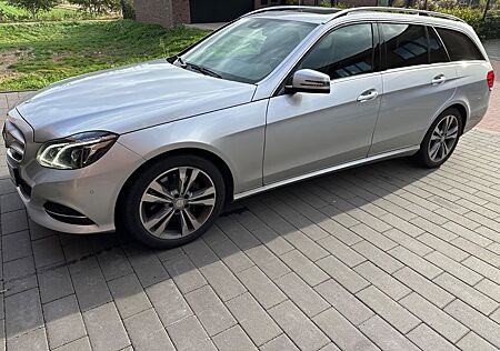 Mercedes-Benz E 220 gebraucht kaufen Mercedes-Benz E 220 cdi 4MATIC Avantgarde*Leder*RFK*AHK