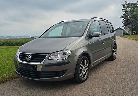 VW Touran Volkswagen 2.0 TDI DPF 7 Sitzer