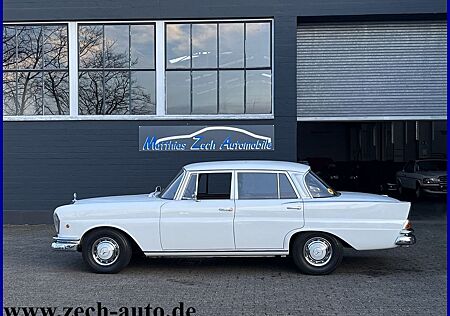 Mercedes-Benz 230 S W111 * Bildschön * Geringe Laufleistung *