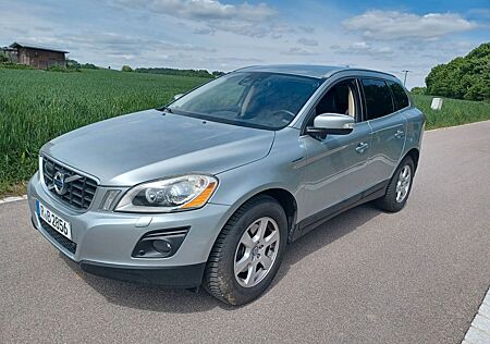 Volvo XC 60 XC60 2.4D AWD Automatik mit schöner Ausstattung