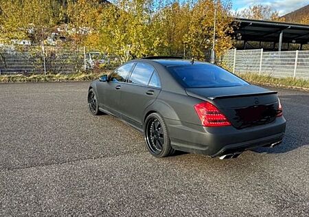 Mercedes-Benz S 500 -