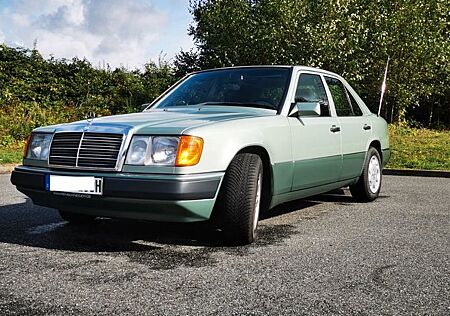 Mercedes-Benz 230 E, Automatik orig. 97.500 Tkm.