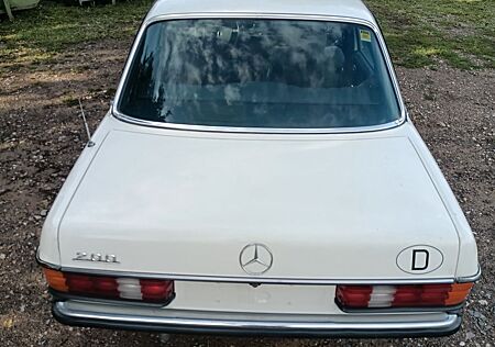 Mercedes-Benz 200 w 123