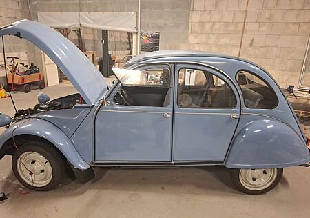 Citroën 2 CV , Original mit Geschichte