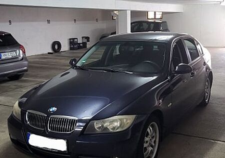 BMW 325xi -