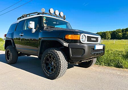 Toyota FJ Cruiser AWD 4 Liter V6 24 Ventil Automatik