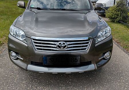 Toyota RAV 4 2,2-l-D-4D 4x2 Travel Travel