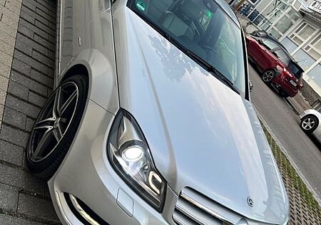 Mercedes-Benz 220