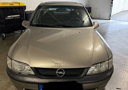 Opel Vectra 1.6 -