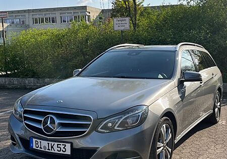 Mercedes-Benz E 220 BlueTEC BE T Edition AVANTG. Auto. Edi...