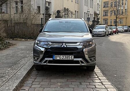 Mitsubishi Plug in Hybrid Outlander Plug-in Hybrid Outlander