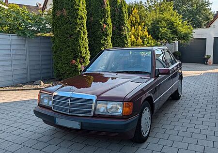 Mercedes-Benz 190 190E 1.8 Avantgarde Rosso H-Kennzeichen