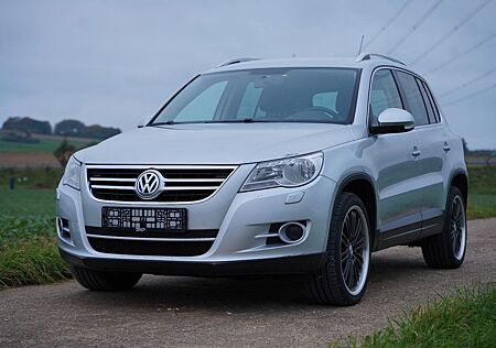 VW Tiguan Volkswagen 2.0TDI 4Motion / AHK / 8-Fach / Rückfahrk