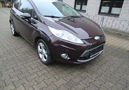 Ford Fiesta 1,4 Titanium/PDC/Allwetterreifen/Tüv