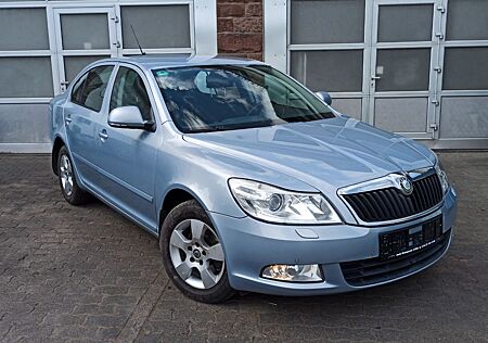 Skoda Octavia Lim. Elegance / 1.Hand / Xenon / AHK