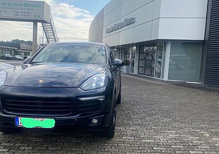 Porsche Cayenne - -