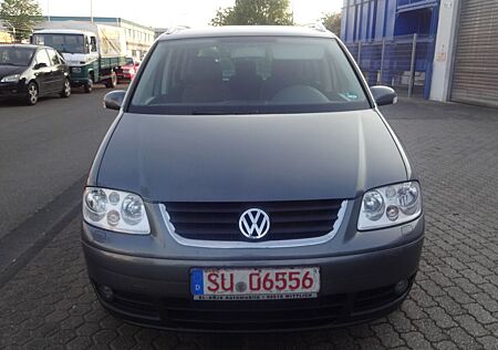 VW Touran Volkswagen 1.6 FSI Highline