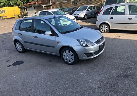 Ford Fiesta Connection TÜV NEU